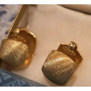 Satin Ribbons Clip Earrings Vintage Avon Fashion Accents 1978 Gold Tone Wide
